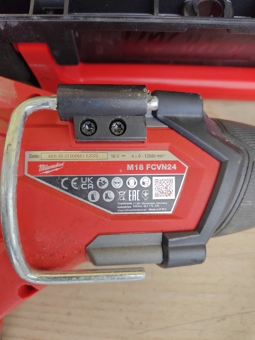 1484511-9 Milwaukee angle grinder, vibratory drill and nut driver