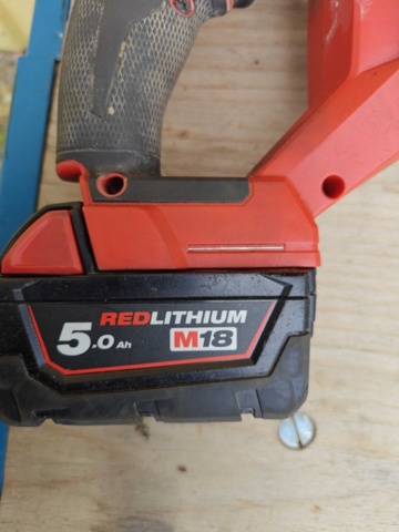 1484511-10 Milwaukee angle grinder, vibratory drill and nut driver