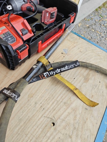 1484511-11 Milwaukee angle grinder, vibratory drill and nut driver