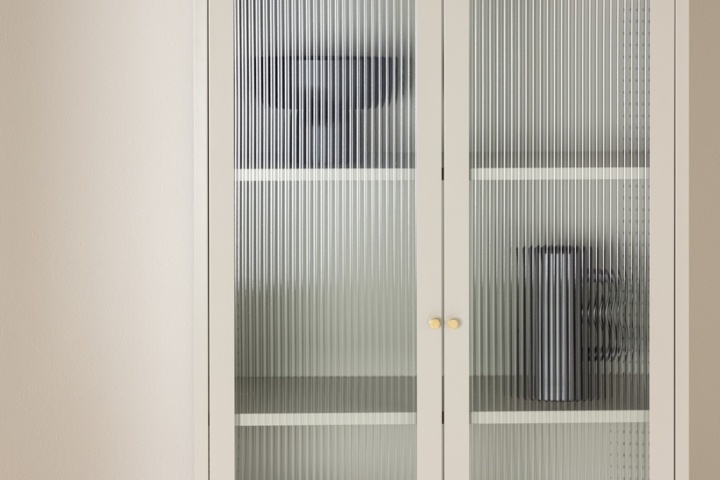 1570144-6 Skåp 35 x 180 x 80