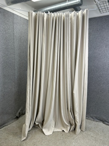 1436439-10 Lamp, side table and curtains with rails
