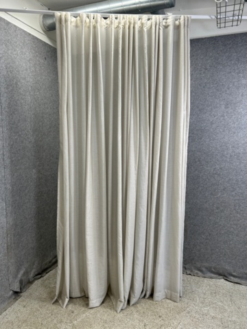 1436439-13 Lamp, side table and curtains with rails
