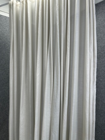 1436439-14 Lamp, side table and curtains with rails