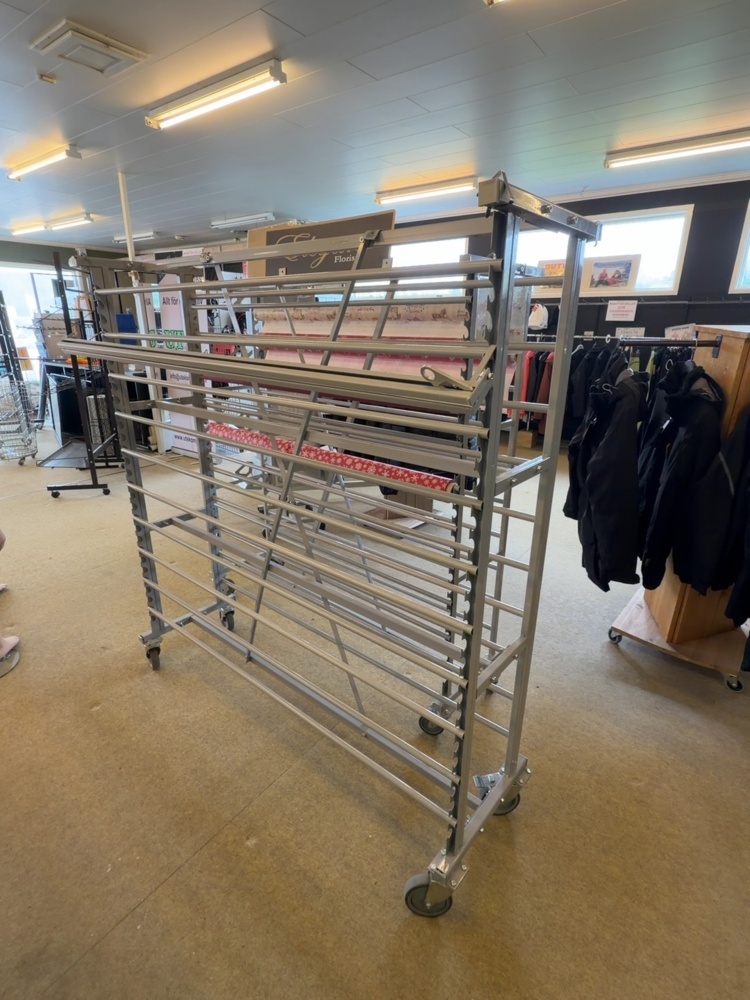 1530010-2 Displayställ på hjul