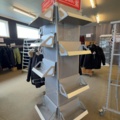 1530012-1 Display stand - Well