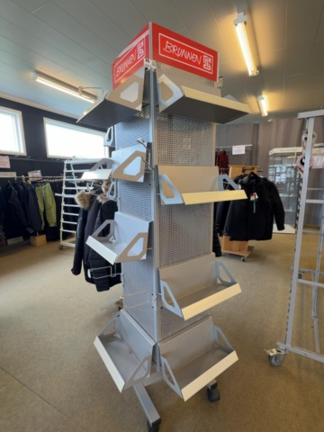 1530012-1 Display stand - Well