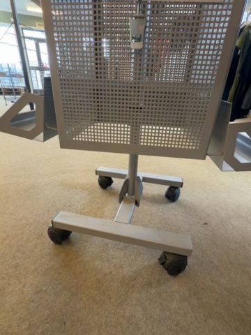 1530012-5 Display stand - Well