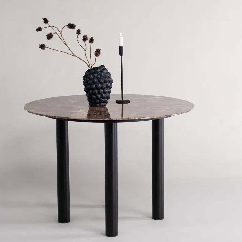 1570179-1 Matbord 106cm