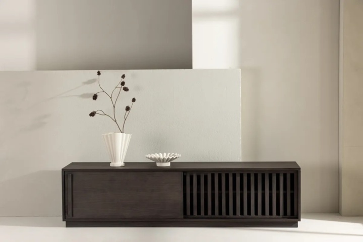 1570226-1 TV-bänkar 40 x 45 x 180cm