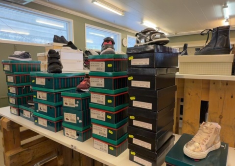 Samling med diverse barnskor