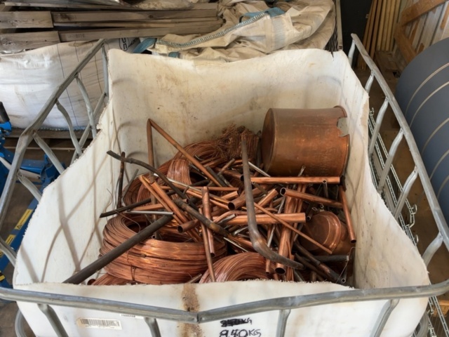 1500208-1 Blandad Metallskrot i kopparfärg