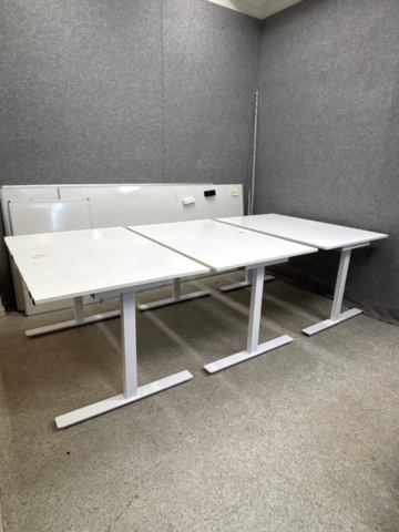 1546161-1 4 desks, mailboxes, whiteboards etc.