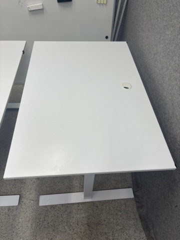 1546161-2 4 desks, mailboxes, whiteboards etc.