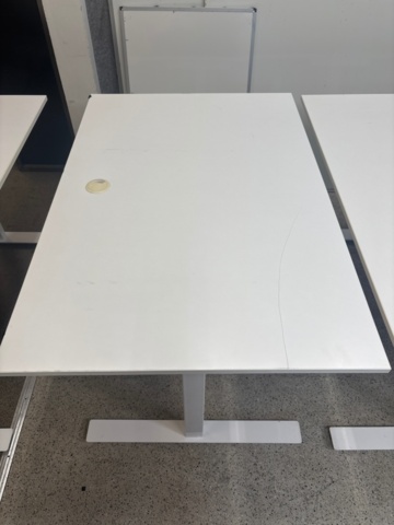 1546161-4 4 desks, mailboxes, whiteboards etc.