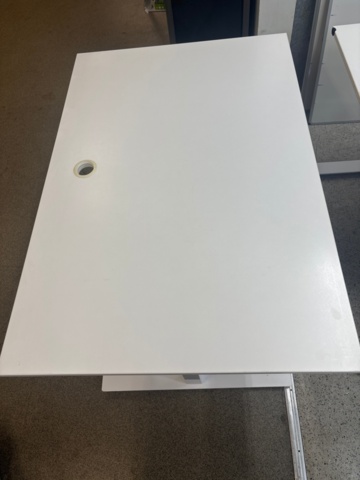 1546161-6 4 desks, mailboxes, whiteboards etc.