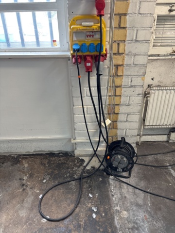 1511343-1 Byggcentral och två kabelvindor