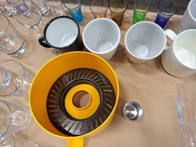 1570599-5 Sortiment med glas, koppar m.m.