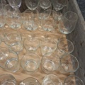 1570599-9 Sortiment med glas, koppar m.m.