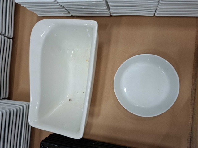 1570600-4 Sortiment med tallrikar/uppläggningsfat
