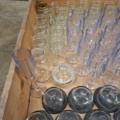 1570602-3 Sortiment med glas, brukar m.m.