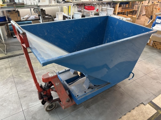 1511345-6 Palldragare och tippcontainer - BT / AJ