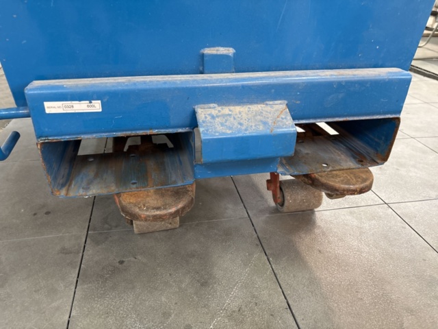 1511345-8 Palldragare och tippcontainer - BT / AJ