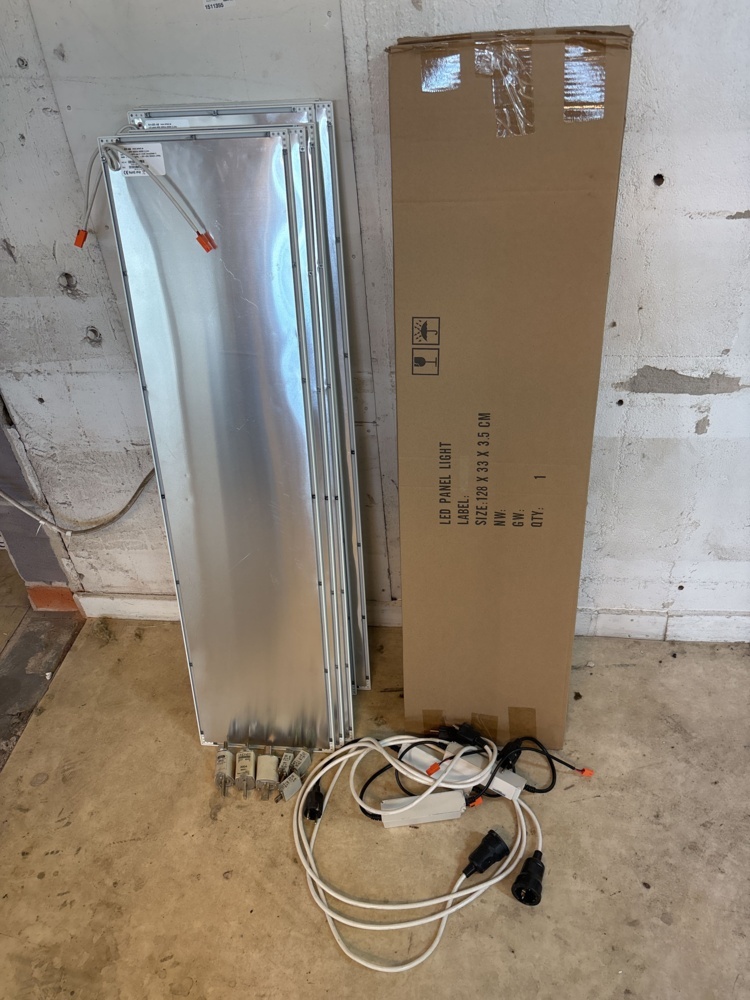 1511355-1 Collection of LED panels and accessories - SirLED