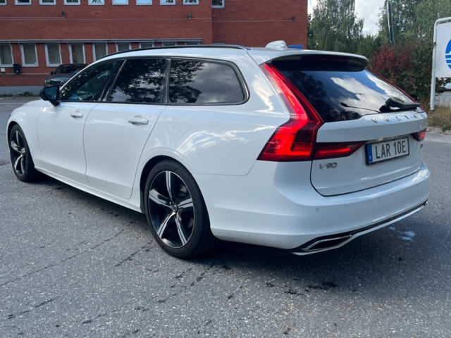 1572429-4 Volvo V90 D4 AWD Geartronic, 190hp, 2020