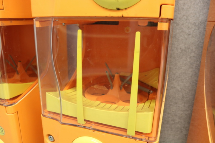 1515200-9 6 Vending machines