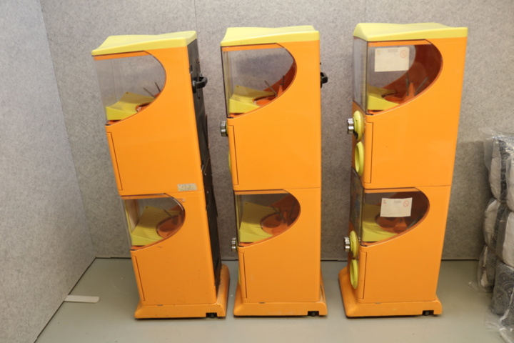 1515200-10 6 Vending machines