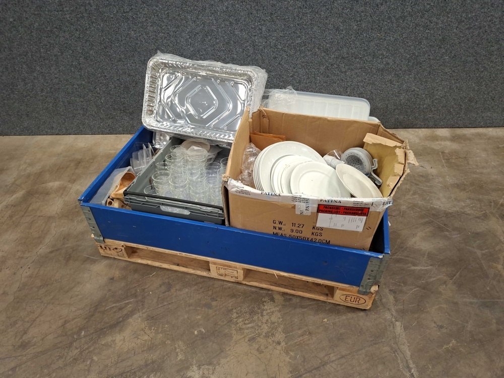 1570611-2 Aluminum canisters, plastic lids for storage, disposable items, etc.