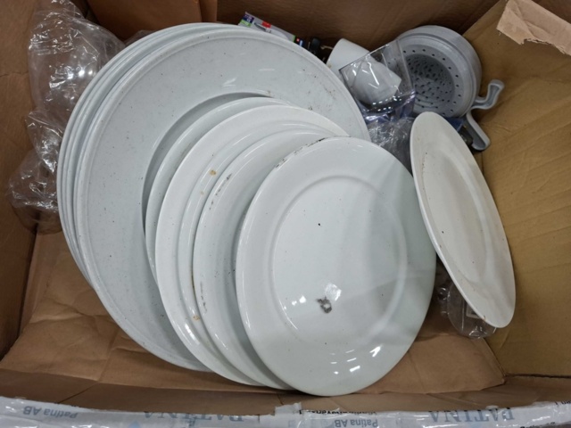 1570611-3 Aluminium kantiner, plastlock till förvaring, engångsartiklar m.m.
