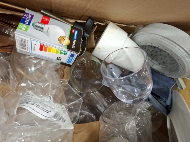 1570611-4 Aluminium kantiner, plastlock till förvaring, engångsartiklar m.m.