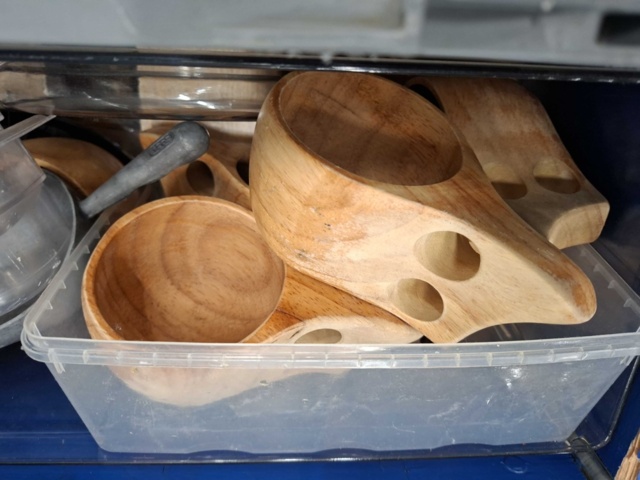 1570611-8 Aluminium kantiner, plastlock till förvaring, engångsartiklar m.m.
