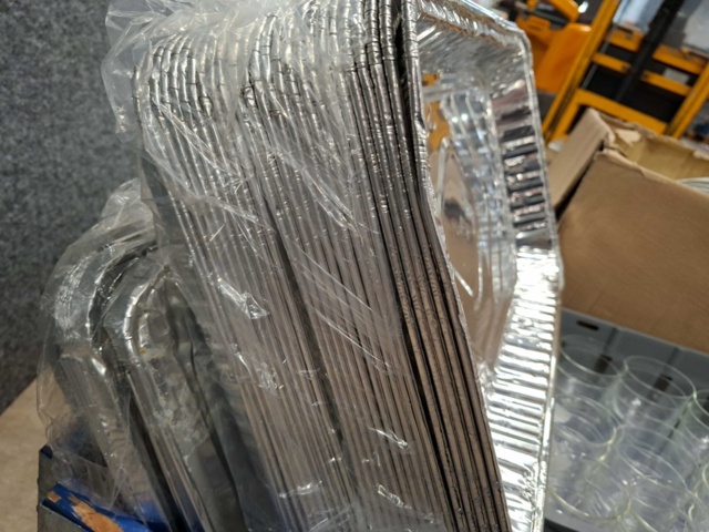 1570611-10 Aluminium kantiner, plastlock till förvaring, engångsartiklar m.m.