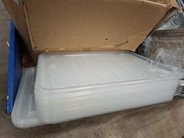 1570611-11 Aluminium kantiner, plastlock till förvaring, engångsartiklar m.m.
