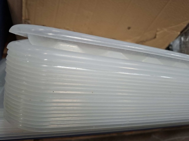1570611-12 Aluminium kantiner, plastlock till förvaring, engångsartiklar m.m.