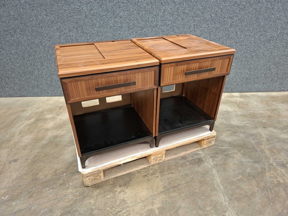 1570612-1 2 chests of drawers/side tables