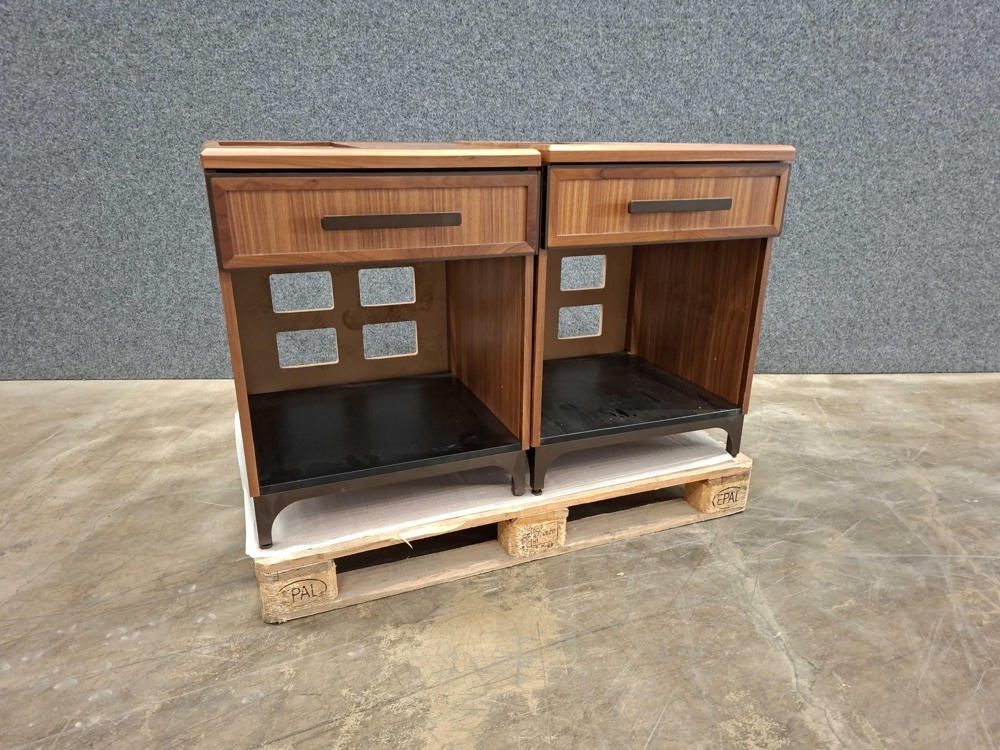 1570612-2 2 chests of drawers/side tables