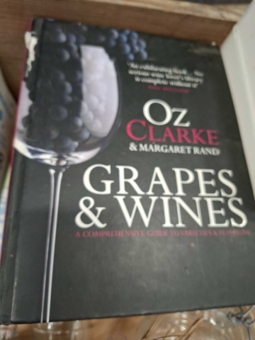 1570613-4 Glas, plastglas, burkar m.m.