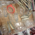 1570613-11 Glas, plastglas, burkar m.m.