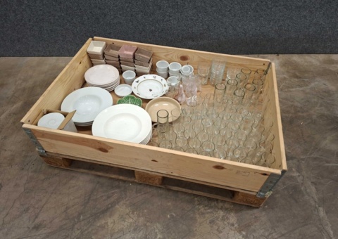 Glasses, bowls, ceramic bowls, mugs, etc.