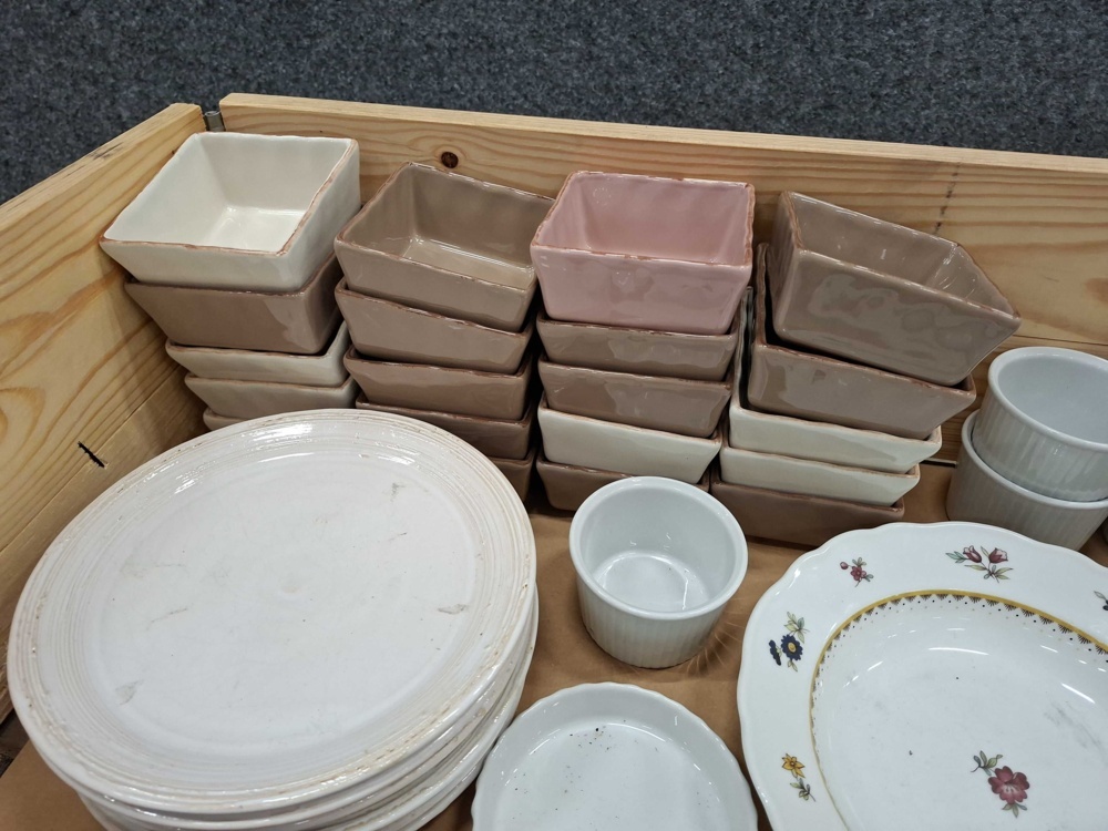 1570614-2 Glasses, bowls, ceramic bowls, mugs, etc.