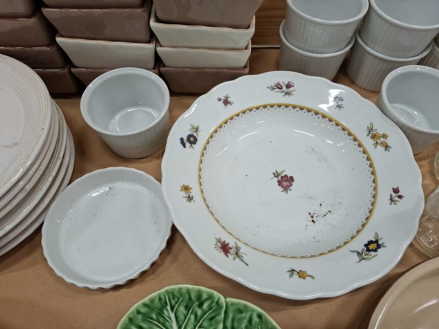 1570614-3 Glas, skålar, keramikskålar, muggar m.m.