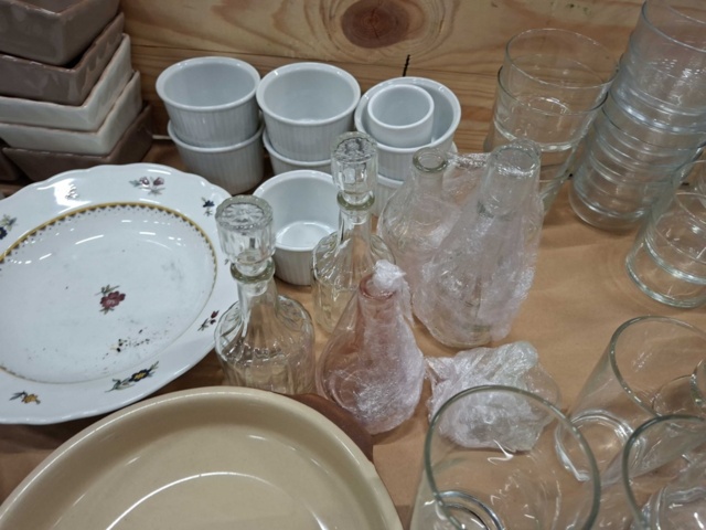 1570614-11 Glas, skålar, keramikskålar, muggar m.m.