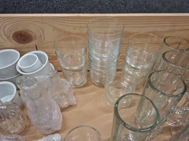 1570614-12 Glas, skålar, keramikskålar, muggar m.m.