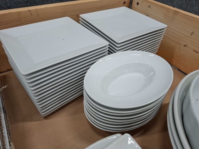 1570619-4 Rektangulära uppläggningsfat, skålar, tallrikar m.m.