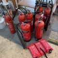 1511364-1 Collection of fire extinguishers and fire blankets - Housegard / Kidde