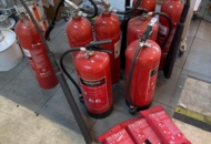 1511364 Collection of fire extinguishers and fire blankets - Housegard / Kidde