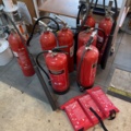 1511364-9 Collection of fire extinguishers and fire blankets - Housegard / Kidde
